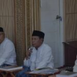 Direktur Utama Syamsul Hadi menyampaikan pesan Ramadan mengenai pentingnya menjaga amanah dalam pelayanan air bersih bagi masyarakat saat kegiatan Khotmil Qur’an yang berlangsung di Masjid Salsabillah, kawasan kantor pusat Perumda Tirta Kanjuruhan di Malang.