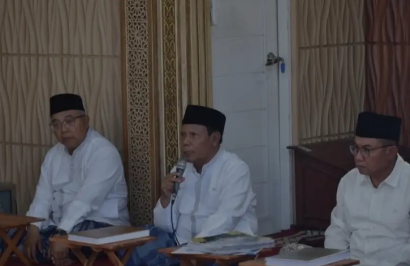 Direktur Utama Syamsul Hadi menyampaikan pesan Ramadan mengenai pentingnya menjaga amanah dalam pelayanan air bersih bagi masyarakat saat kegiatan Khotmil Qur’an yang berlangsung di Masjid Salsabillah, kawasan kantor pusat Perumda Tirta Kanjuruhan di Malang.